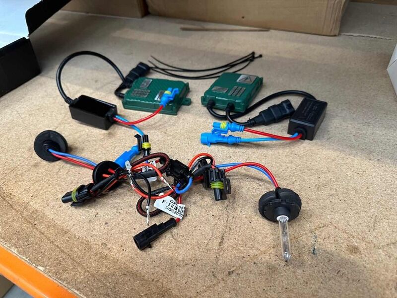 1 Pair HID High / Low Xenon Bulbs Fit For Holden VE Commodore Series 1 & 2 2006-2013 LED-HLN001 - Machter