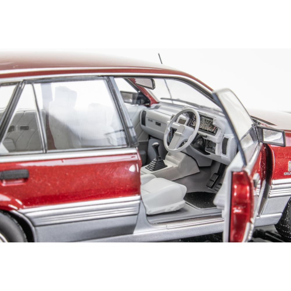 Holden VL Calais Red/Silver Diecast Model Car 1:24 Scale (Approx. 18–20cm) Collectible | Universal Auto Spares