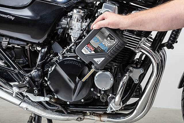 Motor­bike 4T 10W-40 Street Synthetic Technology - LIQUI MOLY | Universal Auto Spares