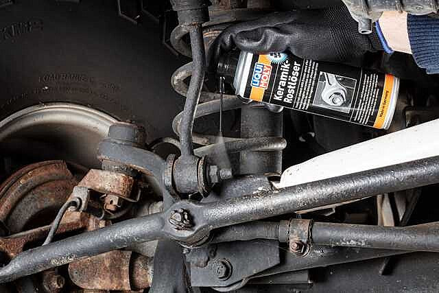 Ceramic Rust Solvent with Freeze-Shock Effect 300mL - LIQUI MOLY | Universal Auto Spares