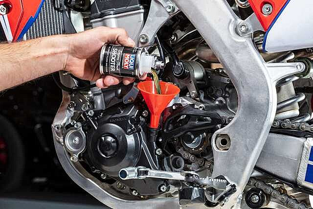 Motorbike Engine Flush Shooter 80mL - LIQUI MOLY | Universal Auto Spares