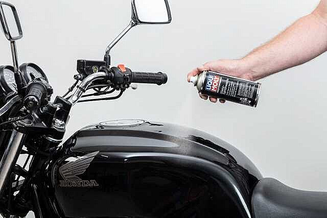 Motor­bike Gloss Spray Wax 400mL - LIQUI MOLY | Universal Auto Spares