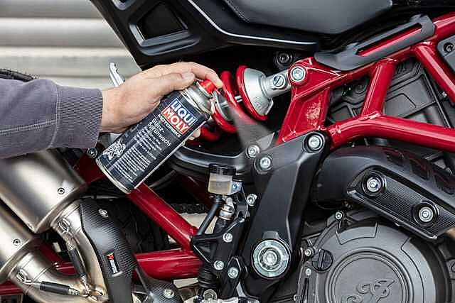 Motor­bike Gloss Spray Wax 400mL - LIQUI MOLY | Universal Auto Spares