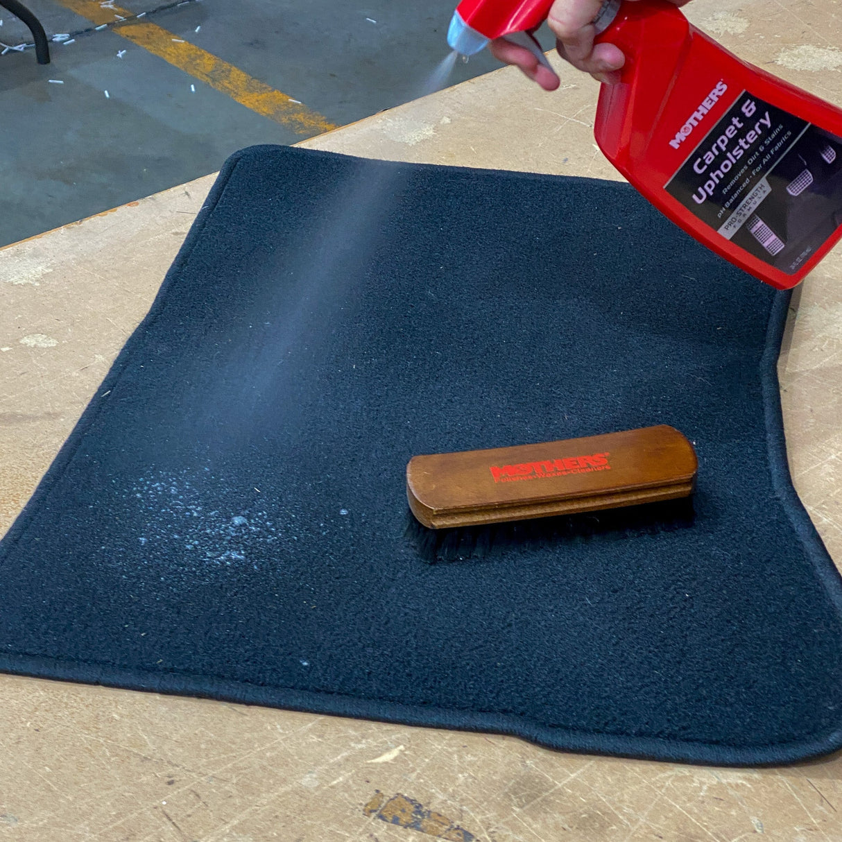 INTERIOR CARPET & UPHOLSTERY BRUSH - Mothers