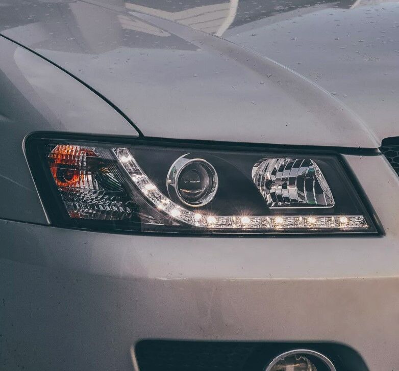 Black DRL LED Projector Head Lights Fit For Holden Commodore VZ UTE 2004-2006 HL-HLN025LS - Machter