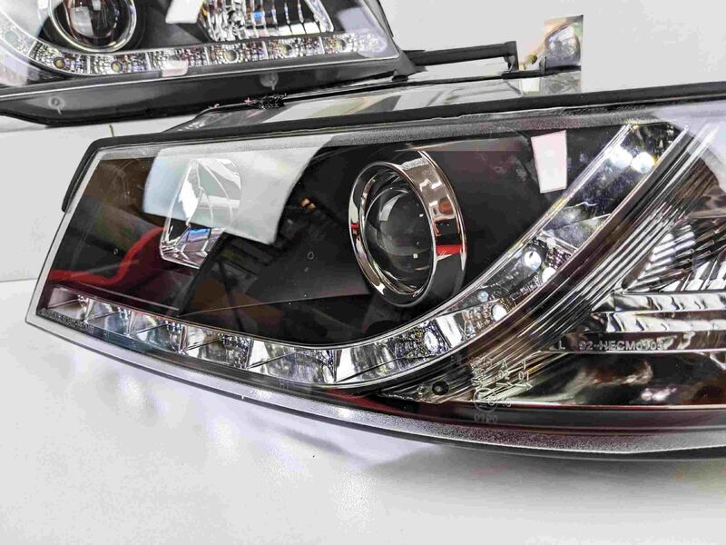 Black DRL LED Projector Head Lights Fit For Holden Commodore VZ UTE 2004-2006 HL-HLN025LS - Machter