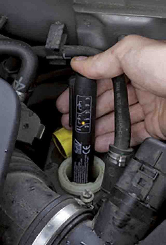 Pocket Brake Fluid Tester 5 Led Lights Display Moisture Readings - PKTool | Universal Auto Spares